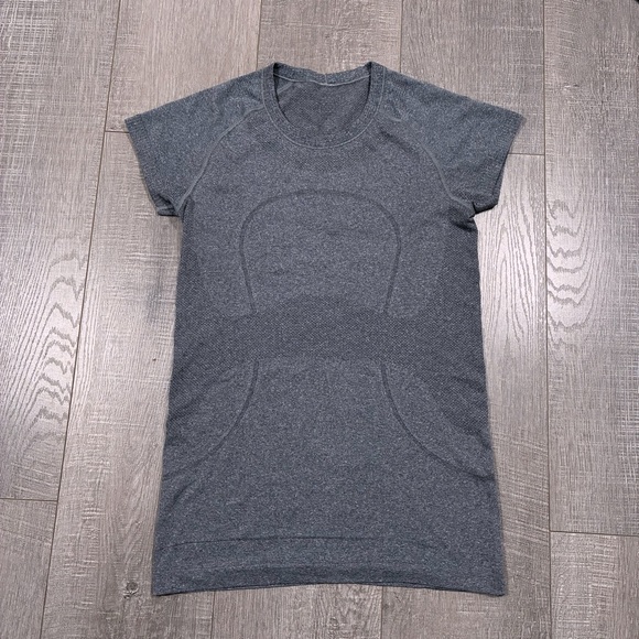 LULULEMON Women’s Run Women’s Swiftly Tech Short Sleeve Size 6 - Picture 1 of 4